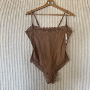 SKIMS Fits Everybody Lace Cami Bodysuit in Sienna Size Large NWT $64